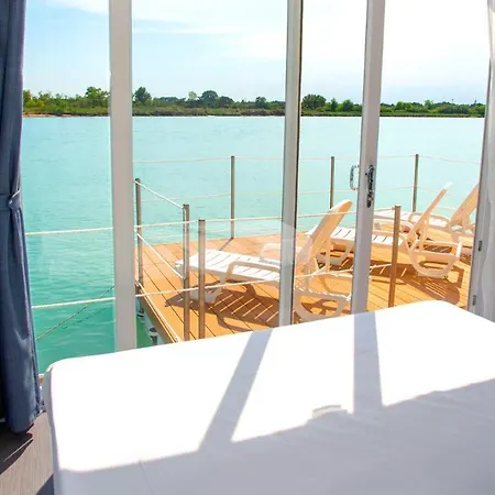 Marina Uno Floating Botel Lignano Sabbiadoro