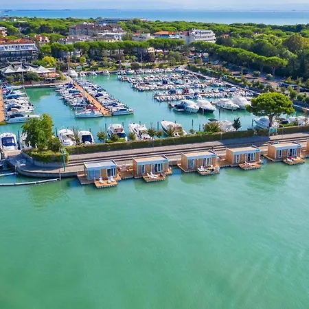 Marina Uno Floating Botel *